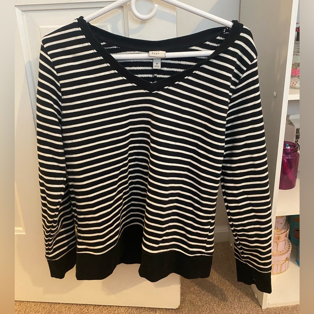 A New Day sweatshirt black and white size medium